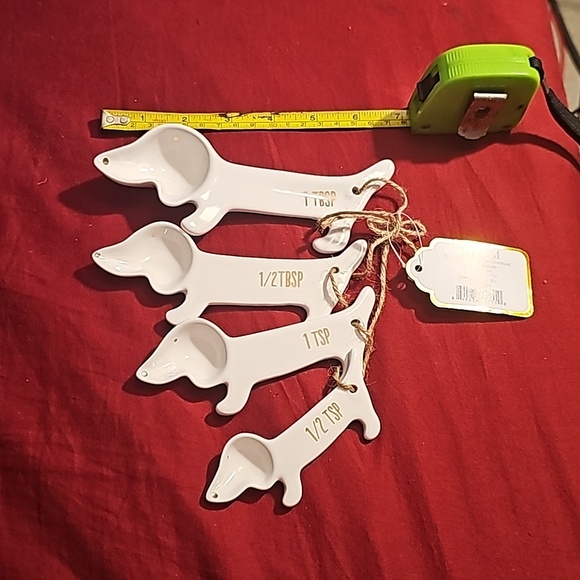 Set of 4 piece Dashshund dog measuring spoons. 1 tbsp, 1/2 tbsp, 1 tsp,1/2 tsp. - Picture 4 of 7